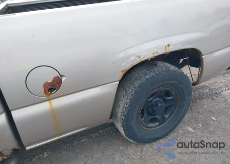 2004 Chevrolet Silverado 1500 Work Truck z USA, uszkodzony, nr VIN 1GCEC19X24Z327195